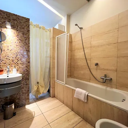 Bandini: Eleganza Nel Cuore Di *